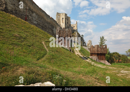 La forteresse au sommet d'une colline. Banque D'Images