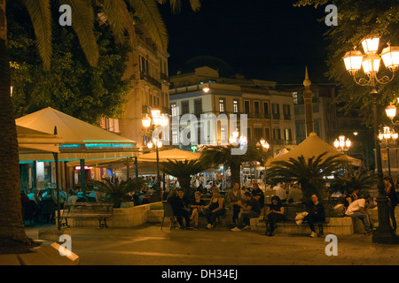 La place Yenne la nuit à Cagliari - Sardaigne Banque D'Images