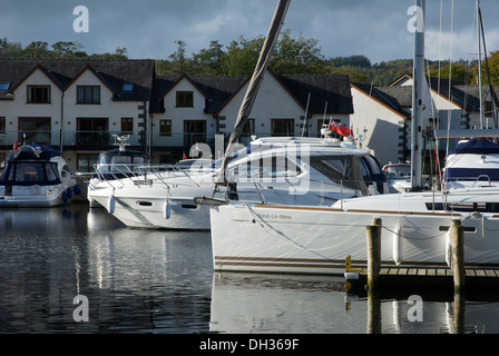 Windermere Marina, près de Bowness, Parc National de Lake District, Cumbria, Angleterre, Royaume-Uni Banque D'Images