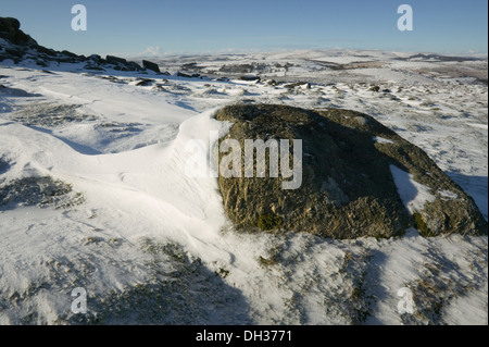 Par temps neigeux Haytor, Dartmoor National Park, Devon, Grande Bretagne. Banque D'Images