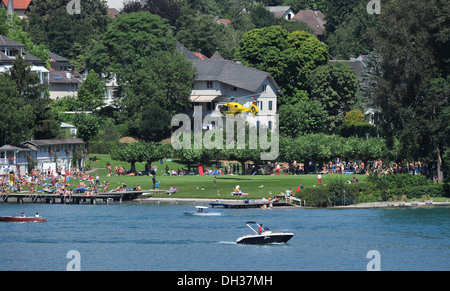 Un air ambulance terres au lieu de villégiature très apprécié de Velden am Worthersee en Autriche Banque D'Images