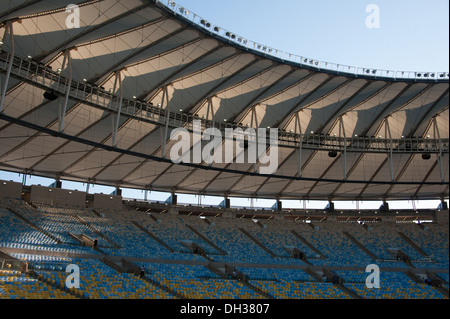 Le stade Maracana nouvellement reconstruit, Rio de Janeiro, Brésil. L'un des 2014 lieux de la ville hôte de la Coupe du monde. Banque D'Images