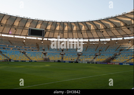 Le stade Maracana nouvellement reconstruit, Rio de Janeiro, Brésil. L'un des 2014 lieux de la ville hôte de la Coupe du monde. Banque D'Images