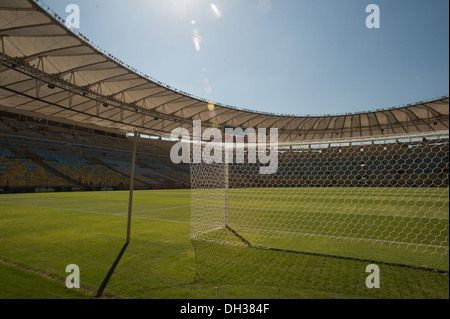 Le stade Maracana nouvellement reconstruit, Rio de Janeiro, Brésil. L'un des 2014 lieux de la ville hôte de la Coupe du monde. Banque D'Images