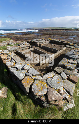 Des îles Orcades, en Écosse. Vue pittoresque de la ville de Birsay, avec Birsay Bay à l'arrière-plan. Banque D'Images