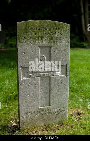 Tombe de C B Edwards de la South Lancashire Regiment est décédé le 18 septembre 1941 l'âge de 21 ans au cimetière de l'hôpital militaire de Netley Banque D'Images