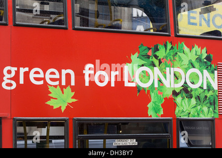 Célèbre London Red Bus autobus hybrides 'Vert pour Londres' Banque D'Images