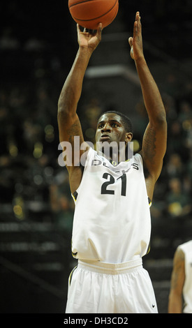 Damyen Dotson ,U d O ,Canards, basket-ball, NCAAB, Matthew Knight Arena,saut,lutte. Banque D'Images