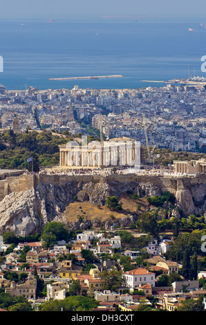 Vue d'Athènes comme vu du Mont Lycabette, l'Acropole à l'arrière, la Grèce, l'Europe Banque D'Images