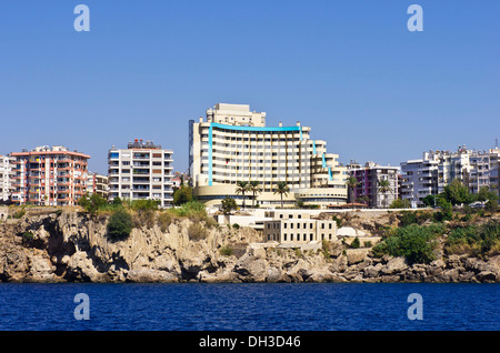 Côte à Antalya avec les complexes d'immeubles de grande hauteur, Lara, Antalya, Turquie Banque D'Images