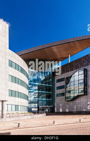 Un immeuble de bureaux modernes, l'AC de Atradius, une société d'assurance-crédit dans la baie de Cardiff, Pays de Galles. Banque D'Images