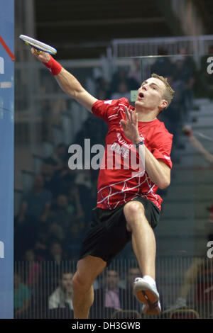 Manchester, UK. 30 octobre 2013. Quatrième favori et deux fois Champion du Monde Nick Matthew (Angleterre) se déplace dans les quarts du monde Men's Squash championnat à Sportcity, Manchester, UK en battant Omar Mossad (Egypte) 11-4, 11-7, 11-13, 11-4 en 71 minutes. Squash Championnat du monde Manchester, UK 30 Octobre 2013 Crédit : John Fryer/Alamy Live News Banque D'Images