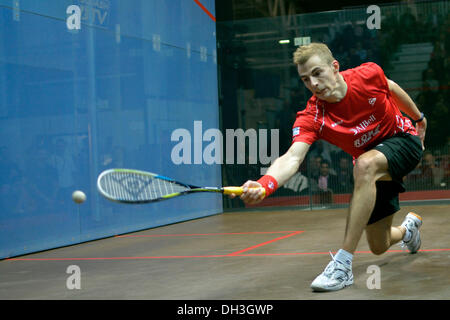 Manchester, UK. 30 octobre 2013. Quatrième favori et deux fois Champion du Monde Nick Matthew (Angleterre) se déplace dans les quarts du monde Men's Squash championnat à Sportcity, Manchester, UK en battant Omar Mossad (Egypte) 11-4, 11-7, 11-13, 11-4 en 71 minutes. Squash Championnat du monde Manchester, UK 30 Octobre 2013 Crédit : John Fryer/Alamy Live News Banque D'Images