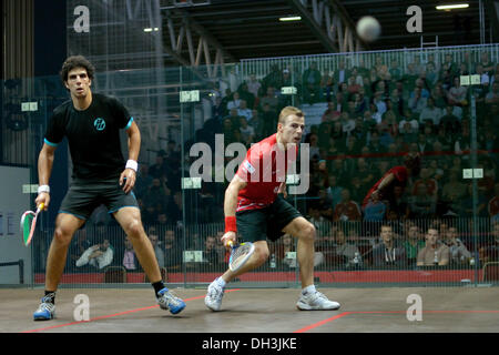 Manchester, UK. 30 octobre 2013. Quatrième favori et deux fois Champion du Monde Nick Matthew (Angleterre) se déplace dans les quarts du monde Men's Squash championnat à Sportcity, Manchester, UK en battant Omar Mossad (Egypte) 11-4, 11-7, 11-13, 11-4 en 71 minutes. Squash Championnat du monde Manchester, UK 30 Octobre 2013 Crédit : John Fryer/Alamy Live News Banque D'Images