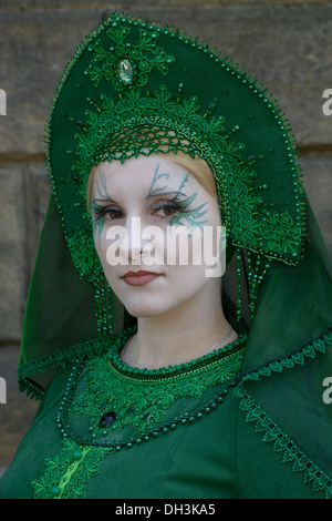 Jeune femme en habits de scène, inspiré par le folklore russe, Wave Gotik Treffen, Leipzig, Saxe, Allemagne Banque D'Images