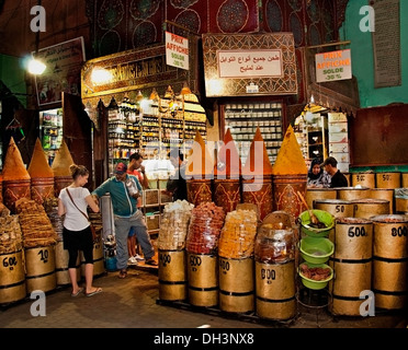 Épicier marrakech maroc marché saison herbes Épices Banque D'Images