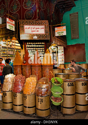 Épicier marrakech maroc marché saison herbes Épices Banque D'Images