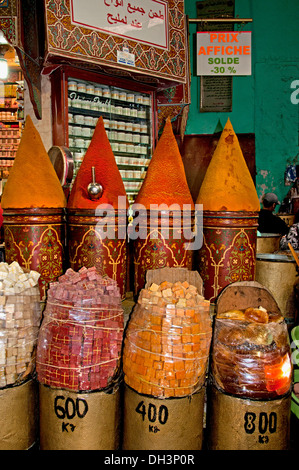 Épicier marrakech maroc marché saison herbes Épices Banque D'Images