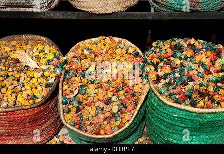 Épicier marrakech maroc marché saison herbes Épices Banque D'Images