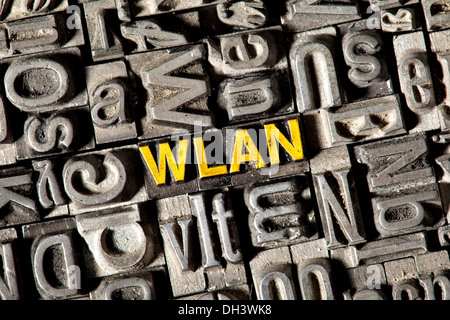 Ancien de lettres de plomb formant le terme "WLAN" Banque D'Images