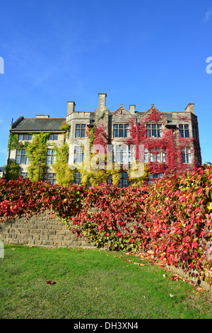 Pennyhill Park Hotel en automne, London Rd, Bagshot, Surrey, Angleterre, Royaume-Uni Banque D'Images