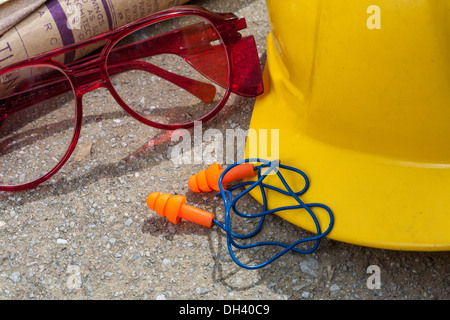 Still Life, la protection industrielle, engrenage, Casque Ear-bouchons et lunettes de sécurité, USA Banque D'Images