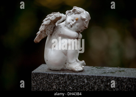 Cimetière Angel figure sur une tombe République tchèque Banque D'Images