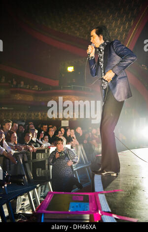 Manchester, UK. 30Th Oct, 2013. Nick Cave and the Bad Seeds jouer l'O2 Apollo, Manchester, 30 octobre 2013. Crédit : John Bentley/Alamy Live News Banque D'Images