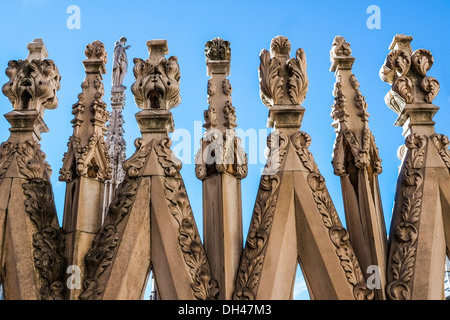 Détail de clochers du dôme sur le toit du dôme de Milan Banque D'Images