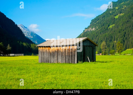 Grange dans la vallée Aurina, Tyrol du sud, Italie Banque D'Images