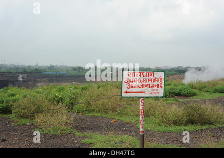 Aire de feu à ciel ouvert à la mine de charbon de jharia jharkhand en Inde Banque D'Images