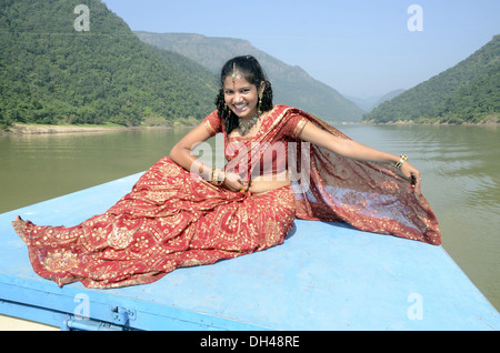 Femme indienne en sari à Papi Hills Rajahmundry Andhra Pradesh Inde M.# 704K Banque D'Images