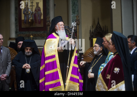 Réunion de l'Eglise copte orthodoxe et catholique église chrétienne à Milan. Le Cardinal Angelo Scola Patriarche Tawadros je rencontre Banque D'Images