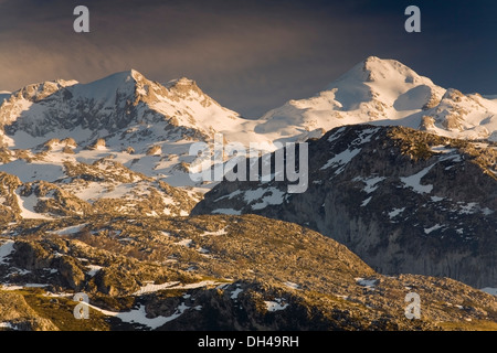 Peña Santa de Mont d'énol. Lacs de Covadonga. Parc national des Picos de Europa, Asturias, Espagne, Europe. Banque D'Images