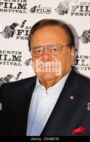 Austin, Texas, États-Unis. 29 Oct, 2013. L'acteur Paul Sorvino sur le tapis rouge au Festival 2013 AustinFilm projection de son film ''Last J'ai entendu'' au Paramount Theater à Austin, Texas le 10/29/2013. © Jeff Newman/Globe Photos/ZUMAPRESS.com/Alamy Live News Banque D'Images
