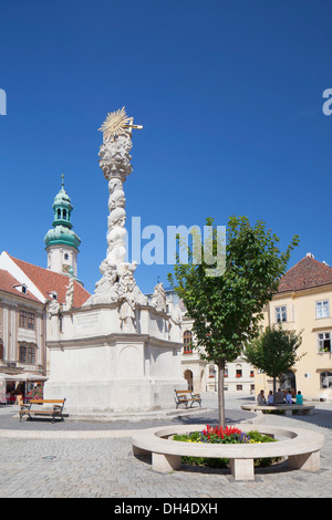 Firewatch Tower et la colonne de la Trinité à Main Square, Sopron, Hongrie, Western Transdanubia Banque D'Images