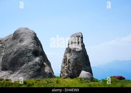 Rock formation à la montagne Mottarone, Piémont, Italie Banque D'Images