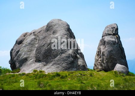 Rock formation à la montagne Mottarone, Piémont, Italie Banque D'Images