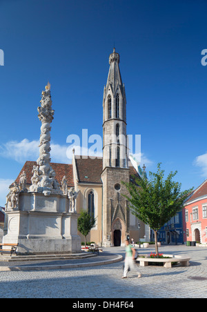 Goat Church et colonne de la Trinité à Main Square, Sopron, Hongrie, Western Transdanubia Banque D'Images