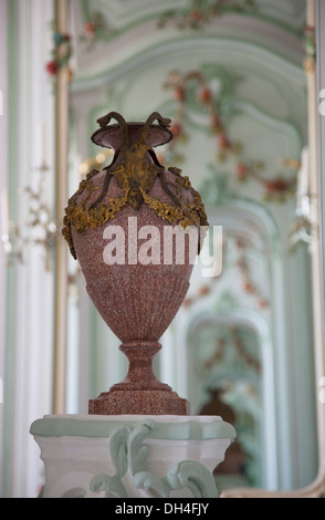 Vase à l'intérieur de la Sala terrena, Palais Esterhazy, Fertod, Western Transdanubia, Hongrie Banque D'Images