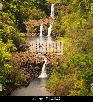 Chutes d'Umauma étagée triple sur la grande île d'Hawaï