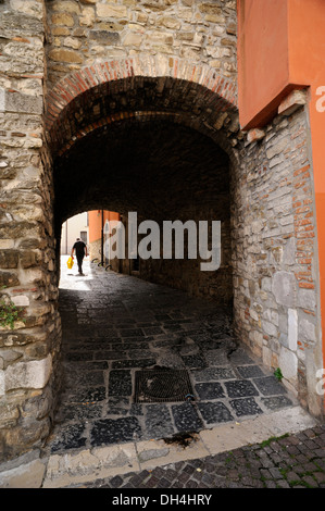 Italie, Basilicate, Potenza, centre historique, Porta San Gerardo, porte médiévale Banque D'Images