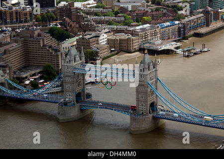 Une vue générale de la London Tower Bridge à partir de 'La vue depuis le fragment le plus connu du public des galeries à Londres au cours d'observation Banque D'Images