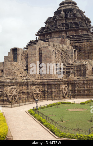 Temple du Soleil de Konark milieu plan , l'Orissa en Inde. Site du patrimoine mondial de l'UNESCO Banque D'Images