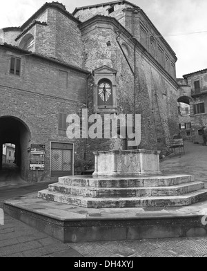 Le cœur vert de l'Italie', de l'Ombrie, se trouve enclavé au centre de l'Italie et est connu pour ses magnifiques paysages et bâtiments Banque D'Images