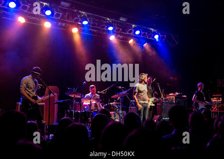 Bristol, Royaume-Uni. 30 octobre 2013. La loi sur l'appui, sur scène Yellowire Crédit : Rob Hawkins/Alamy Live News Banque D'Images