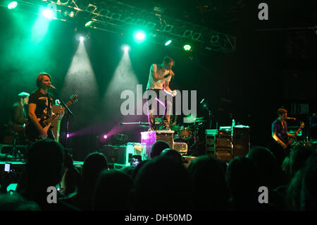 Bristol, Royaume-Uni. 30 octobre 2013. Le sentiment est chanteur Dan Gillespie Sells montrant son spectacle Crédit : Rob Hawkins/Alamy Live News Banque D'Images