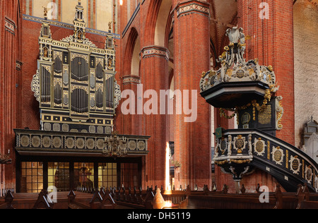 Chaire baroque et orgue à l'église St Nicolai, ville hanséatique de Wismar, Mecklenburg-Hither Occidentale, l'Allemagne, l'UNESCO-h Banque D'Images