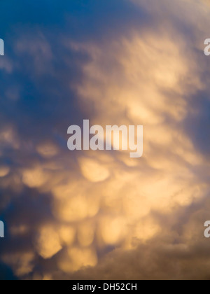 Nuages bizarres sur le ciel Banque D'Images