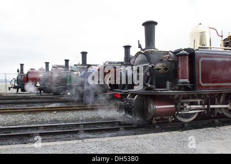 Locomotive à vapeur sur le chemin de fer, à Blaenau Ffestiniog Porthmadog, au Pays de Galles Banque D'Images